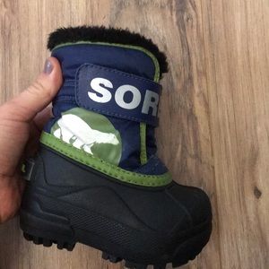EUC Sorel winter boots w/bear